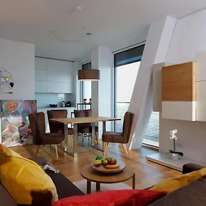 Triiiple Level 21 Mit Balkon Und Tiefgarage Apartament